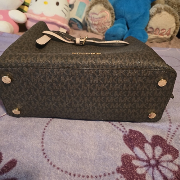 Michael kors satchel - Picture 3 of 9